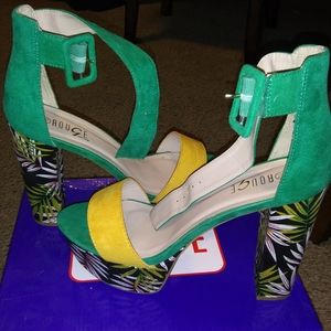 Green multi color shoes